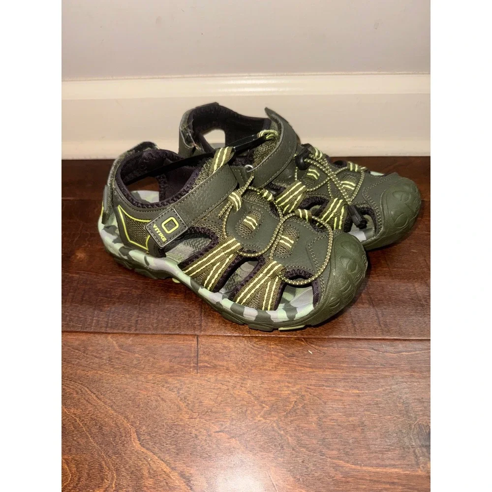 Vitike Kids Closed Toe Sports Sandals Olive Green Camo Bungee Strap Size 3.5